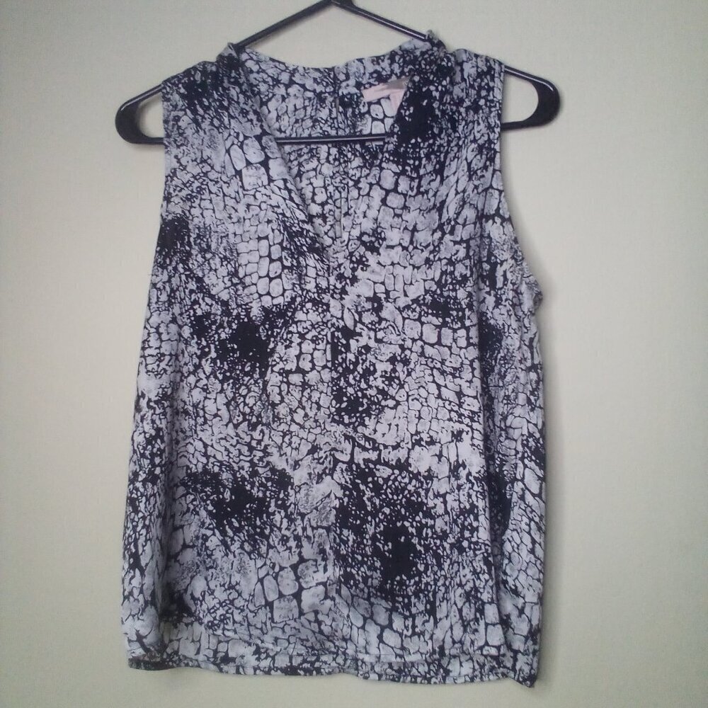 Forever 21 Contemporary Blouse S Sleeveless V-Neck Soft Pattern Black White